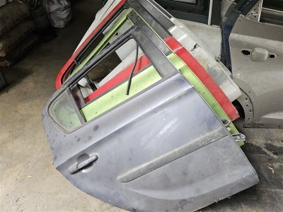 Hyundai i20 sağ arka kapı orjinal 2008-2014