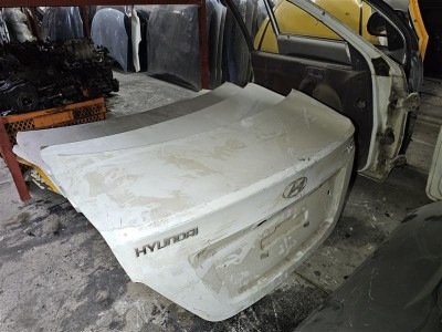 Hyundai Accent Blue çıkma bagaj kapağı