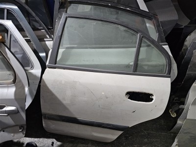 Mitsubishi Carizma sol arka kapı