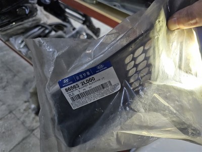 Hyundai i30 sol sis çerçevesi orjinal 86563-2L000