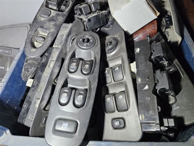 Hyundai Accent Admira Sol Dörtlü Cam Düğmesi Anahtarı 2001-2005