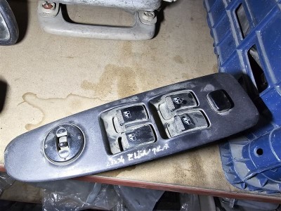 Hyundai Elantra cam açma düğmesi